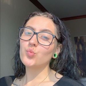 Meet your Posher, Isabel